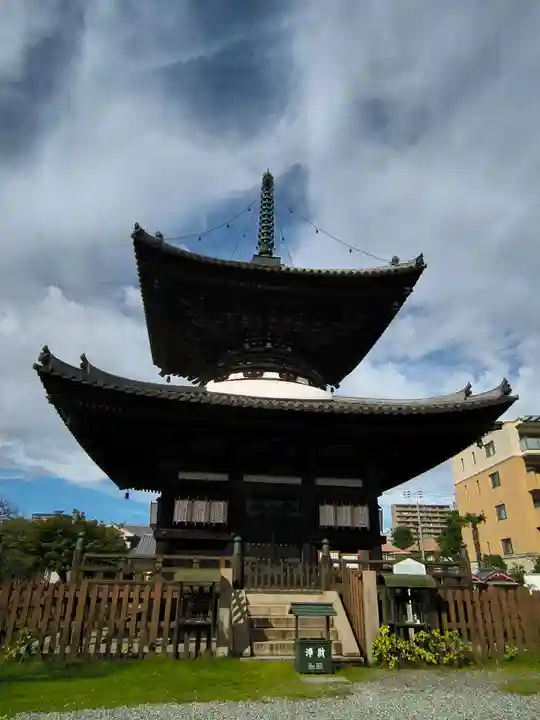 愛染堂勝鬘院の塔