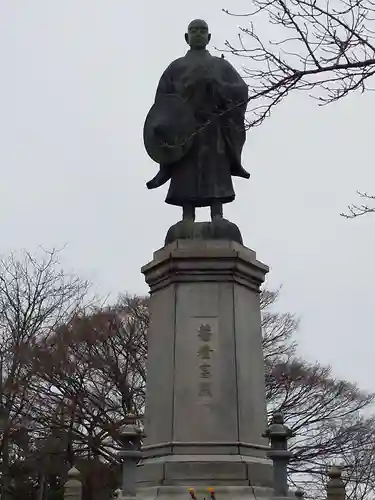 吉崎寺の像