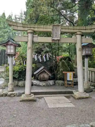白山比咩神社の{uncategorized: "未分類", other: "その他", undefined: "問題あり", building: "その他建物", grave: "お墓", sacred_gate: "鳥居", guardian: "狛犬", statue: "像", buddha: "仏像", history: "歴史", nature: "自然", garden: "庭園", animal: "動物", pagoda: "塔", temizu: "手水舎", mountain_gate: "山門・神門", sanctuary: "本殿・本堂", subordinate: "末社・摂社", art: "芸術", scenery: "景色", jizo: "地蔵", ema: "絵馬", goshuin: "御朱印", omikuji: "おみくじ", items: "授与品その他", amulet: "お守り", goshuincho: "御朱印帳", eats: "食事", festival: "お祭り", votive_dance: "神楽", shichigosan: "七五三参", wedding: "結婚式", experience: "体験その他", initially: "初詣", around: "周辺", anti_infection: "感染症対策"}