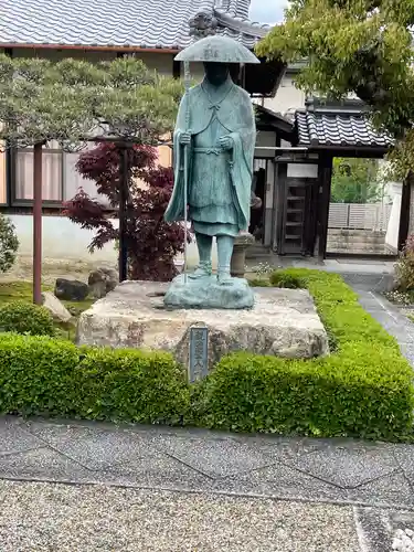 正光寺の像