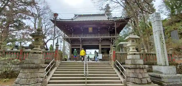 高尾山薬王院の山門・神門