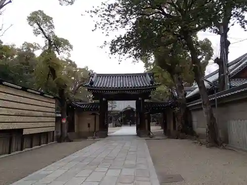 杭全神社の山門