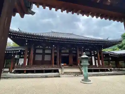 日野誕生院の本殿・本堂