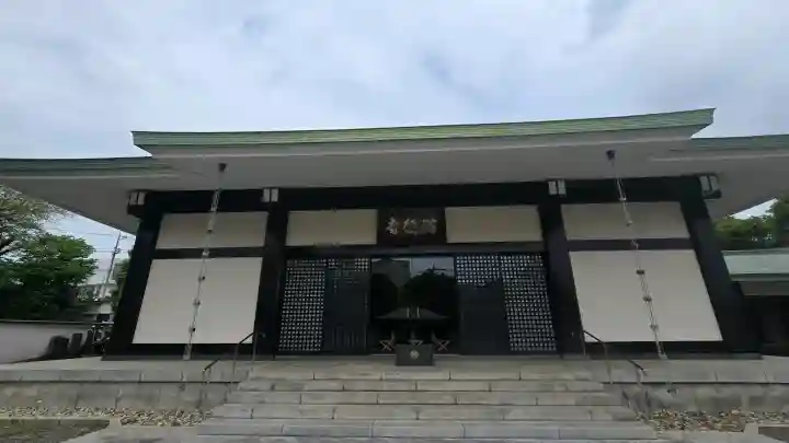 満願寺の{uncategorized: "未分類", other: "その他", undefined: "問題あり", building: "その他建物", grave: "お墓", sacred_gate: "鳥居", guardian: "狛犬", statue: "像", buddha: "仏像", history: "歴史", nature: "自然", garden: "庭園", animal: "動物", pagoda: "塔", temizu: "手水舎", mountain_gate: "山門・神門", sanctuary: "本殿・本堂", subordinate: "末社・摂社", art: "芸術", scenery: "景色", jizo: "地蔵", ema: "絵馬", goshuin: "御朱印", omikuji: "おみくじ", items: "授与品その他", amulet: "お守り", goshuincho: "御朱印帳", eats: "食事", festival: "お祭り", votive_dance: "神楽", shichigosan: "七五三参", wedding: "結婚式", experience: "体験その他", initially: "初詣", around: "周辺", anti_infection: "感染症対策"}