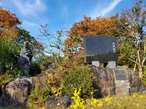 諏訪神社の像