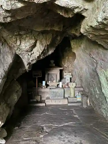 一夜建立の岩屋(高知県)