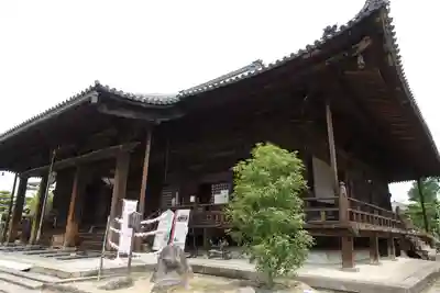 西大寺の本殿・本堂