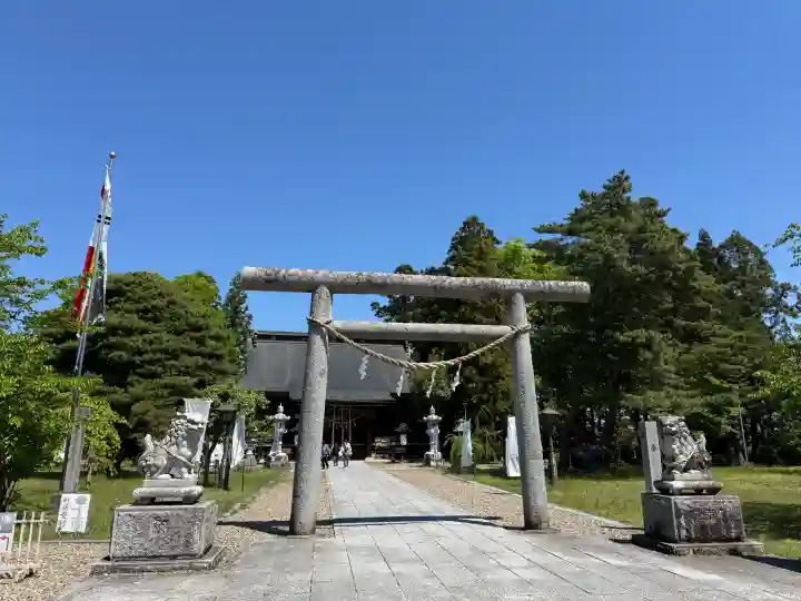 鳥谷崎神社の{uncategorized: "未分類", other: "その他", undefined: "問題あり", building: "その他建物", grave: "お墓", sacred_gate: "鳥居", guardian: "狛犬", statue: "像", buddha: "仏像", history: "歴史", nature: "自然", garden: "庭園", animal: "動物", pagoda: "塔", temizu: "手水舎", mountain_gate: "山門・神門", sanctuary: "本殿・本堂", subordinate: "末社・摂社", art: "芸術", scenery: "景色", jizo: "地蔵", ema: "絵馬", goshuin: "御朱印", omikuji: "おみくじ", items: "授与品その他", amulet: "お守り", goshuincho: "御朱印帳", eats: "食事", festival: "お祭り", votive_dance: "神楽", shichigosan: "七五三参", wedding: "結婚式", experience: "体験その他", initially: "初詣", around: "周辺", anti_infection: "感染症対策"}