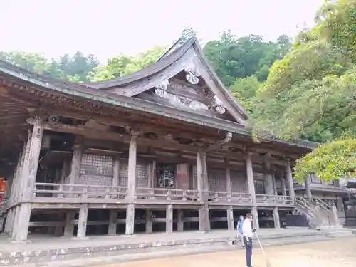 青岸渡寺の本殿・本堂