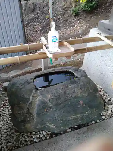 西八朔杉山神社の手水舎