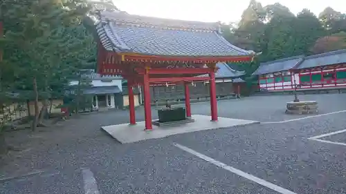 美濃國一宮　南宮大社の手水舎