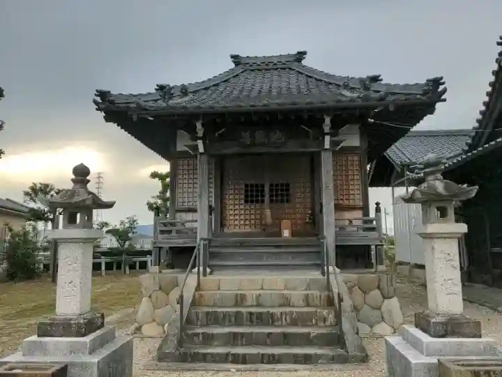 八幡社(西條八幡社)の{uncategorized: "未分類", other: "その他", undefined: "問題あり", building: "その他建物", grave: "お墓", sacred_gate: "鳥居", guardian: "狛犬", statue: "像", buddha: "仏像", history: "歴史", nature: "自然", garden: "庭園", animal: "動物", pagoda: "塔", temizu: "手水舎", mountain_gate: "山門・神門", sanctuary: "本殿・本堂", subordinate: "末社・摂社", art: "芸術", scenery: "景色", jizo: "地蔵", ema: "絵馬", goshuin: "御朱印", omikuji: "おみくじ", items: "授与品その他", amulet: "お守り", goshuincho: "御朱印帳", eats: "食事", festival: "お祭り", votive_dance: "神楽", shichigosan: "七五三参", wedding: "結婚式", experience: "体験その他", initially: "初詣", around: "周辺", anti_infection: "感染症対策"}