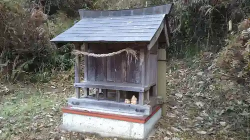 西仲霊峰社の末社・摂社