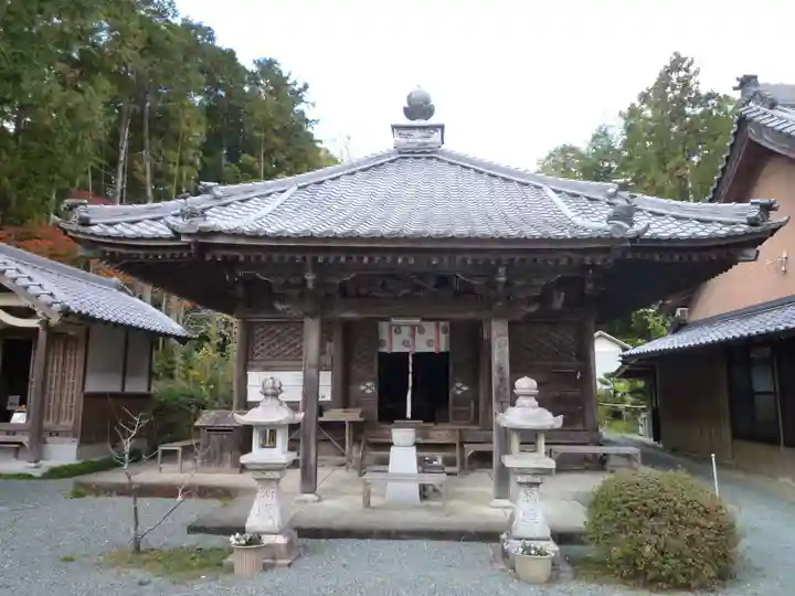 国束寺の本殿・本堂