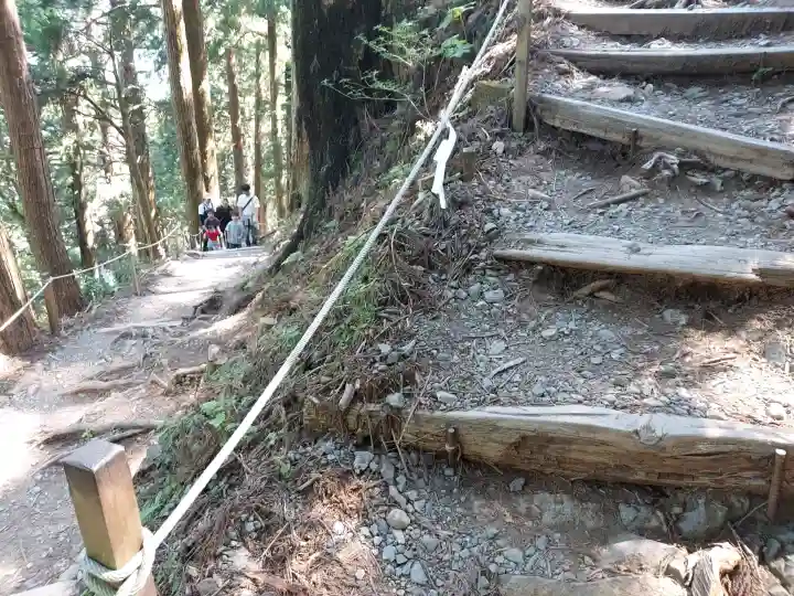 玉置神社の{uncategorized: "未分類", other: "その他", undefined: "問題あり", building: "その他建物", grave: "お墓", sacred_gate: "鳥居", guardian: "狛犬", statue: "像", buddha: "仏像", history: "歴史", nature: "自然", garden: "庭園", animal: "動物", pagoda: "塔", temizu: "手水舎", mountain_gate: "山門・神門", sanctuary: "本殿・本堂", subordinate: "末社・摂社", art: "芸術", scenery: "景色", jizo: "地蔵", ema: "絵馬", goshuin: "御朱印", omikuji: "おみくじ", items: "授与品その他", amulet: "お守り", goshuincho: "御朱印帳", eats: "食事", festival: "お祭り", votive_dance: "神楽", shichigosan: "七五三参", wedding: "結婚式", experience: "体験その他", initially: "初詣", around: "周辺", anti_infection: "感染症対策"}