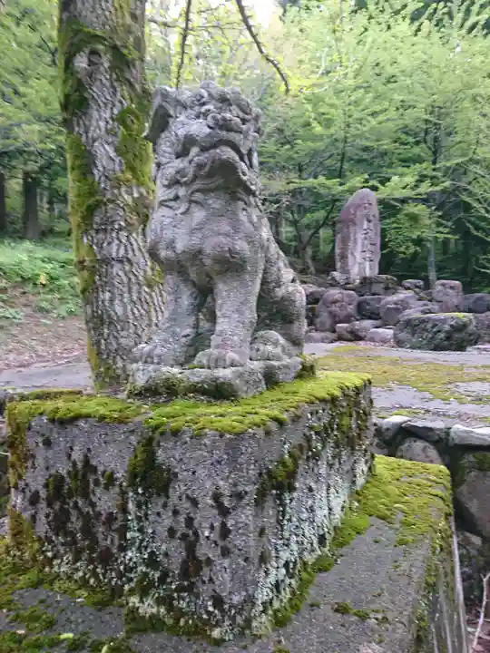 総社穴馬神社の狛犬