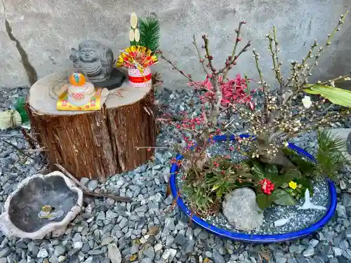 経王寺の{uncategorized: "未分類", other: "その他", undefined: "問題あり", building: "その他建物", grave: "お墓", sacred_gate: "鳥居", guardian: "狛犬", statue: "像", buddha: "仏像", history: "歴史", nature: "自然", garden: "庭園", animal: "動物", pagoda: "塔", temizu: "手水舎", mountain_gate: "山門・神門", sanctuary: "本殿・本堂", subordinate: "末社・摂社", art: "芸術", scenery: "景色", jizo: "地蔵", ema: "絵馬", goshuin: "御朱印", omikuji: "おみくじ", items: "授与品その他", amulet: "お守り", goshuincho: "御朱印帳", eats: "食事", festival: "お祭り", votive_dance: "神楽", shichigosan: "七五三参", wedding: "結婚式", experience: "体験その他", initially: "初詣", around: "周辺", anti_infection: "感染症対策"}