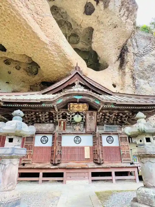 大谷寺の{uncategorized: "未分類", other: "その他", undefined: "問題あり", building: "その他建物", grave: "お墓", sacred_gate: "鳥居", guardian: "狛犬", statue: "像", buddha: "仏像", history: "歴史", nature: "自然", garden: "庭園", animal: "動物", pagoda: "塔", temizu: "手水舎", mountain_gate: "山門・神門", sanctuary: "本殿・本堂", subordinate: "末社・摂社", art: "芸術", scenery: "景色", jizo: "地蔵", ema: "絵馬", goshuin: "御朱印", omikuji: "おみくじ", items: "授与品その他", amulet: "お守り", goshuincho: "御朱印帳", eats: "食事", festival: "お祭り", votive_dance: "神楽", shichigosan: "七五三参", wedding: "結婚式", experience: "体験その他", initially: "初詣", around: "周辺", anti_infection: "感染症対策"}