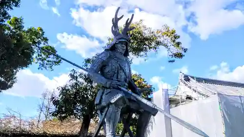 龍城神社の像