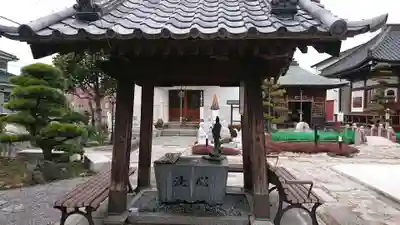 徳蔵寺の手水舎