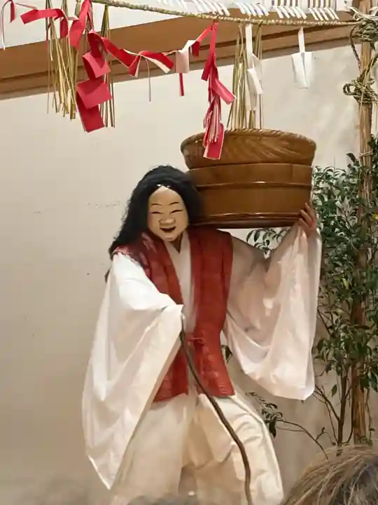 高千穂神社の{uncategorized: "未分類", other: "その他", undefined: "問題あり", building: "その他建物", grave: "お墓", sacred_gate: "鳥居", guardian: "狛犬", statue: "像", buddha: "仏像", history: "歴史", nature: "自然", garden: "庭園", animal: "動物", pagoda: "塔", temizu: "手水舎", mountain_gate: "山門・神門", sanctuary: "本殿・本堂", subordinate: "末社・摂社", art: "芸術", scenery: "景色", jizo: "地蔵", ema: "絵馬", goshuin: "御朱印", omikuji: "おみくじ", items: "授与品その他", amulet: "お守り", goshuincho: "御朱印帳", eats: "食事", festival: "お祭り", votive_dance: "神楽", shichigosan: "七五三参", wedding: "結婚式", experience: "体験その他", initially: "初詣", around: "周辺", anti_infection: "感染症対策"}