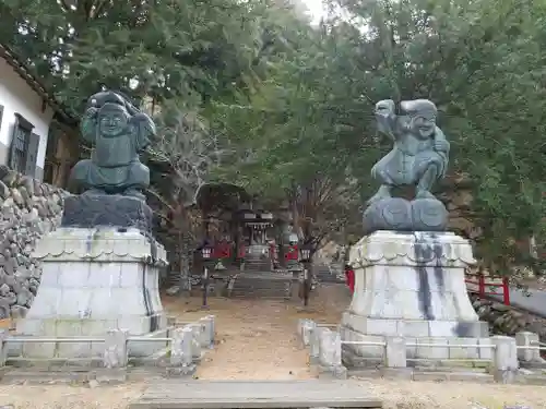 金華山黄金山神社の像