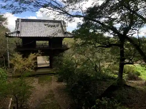 妻山神社の山門・神門