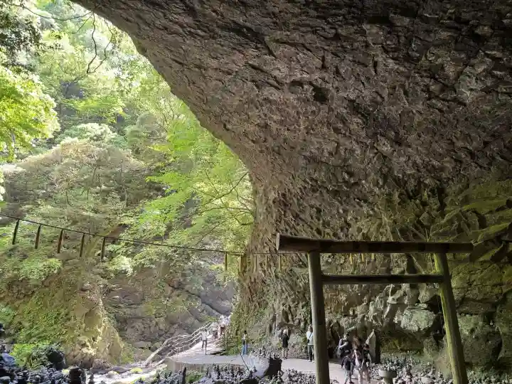 天安河原宮の{uncategorized: "未分類", other: "その他", undefined: "問題あり", building: "その他建物", grave: "お墓", sacred_gate: "鳥居", guardian: "狛犬", statue: "像", buddha: "仏像", history: "歴史", nature: "自然", garden: "庭園", animal: "動物", pagoda: "塔", temizu: "手水舎", mountain_gate: "山門・神門", sanctuary: "本殿・本堂", subordinate: "末社・摂社", art: "芸術", scenery: "景色", jizo: "地蔵", ema: "絵馬", goshuin: "御朱印", omikuji: "おみくじ", items: "授与品その他", amulet: "お守り", goshuincho: "御朱印帳", eats: "食事", festival: "お祭り", votive_dance: "神楽", shichigosan: "七五三参", wedding: "結婚式", experience: "体験その他", initially: "初詣", around: "周辺", anti_infection: "感染症対策"}