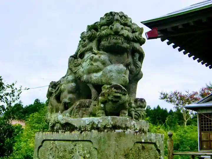 温泉神社(佐良土)の狛犬