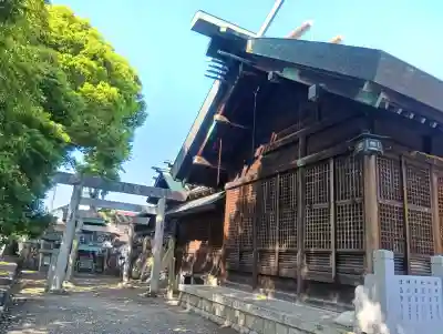 御井神社の{uncategorized: "未分類", other: "その他", undefined: "問題あり", building: "その他建物", grave: "お墓", sacred_gate: "鳥居", guardian: "狛犬", statue: "像", buddha: "仏像", history: "歴史", nature: "自然", garden: "庭園", animal: "動物", pagoda: "塔", temizu: "手水舎", mountain_gate: "山門・神門", sanctuary: "本殿・本堂", subordinate: "末社・摂社", art: "芸術", scenery: "景色", jizo: "地蔵", ema: "絵馬", goshuin: "御朱印", omikuji: "おみくじ", items: "授与品その他", amulet: "お守り", goshuincho: "御朱印帳", eats: "食事", festival: "お祭り", votive_dance: "神楽", shichigosan: "七五三参", wedding: "結婚式", experience: "体験その他", initially: "初詣", around: "周辺", anti_infection: "感染症対策"}