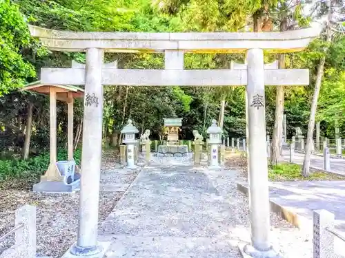 知里付神社の鳥居