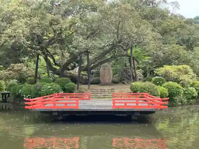 歌泉堂（春日大社神苑萬葉植物園内鎮座）(奈良県)