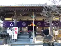 宝戒寺の本殿・本堂