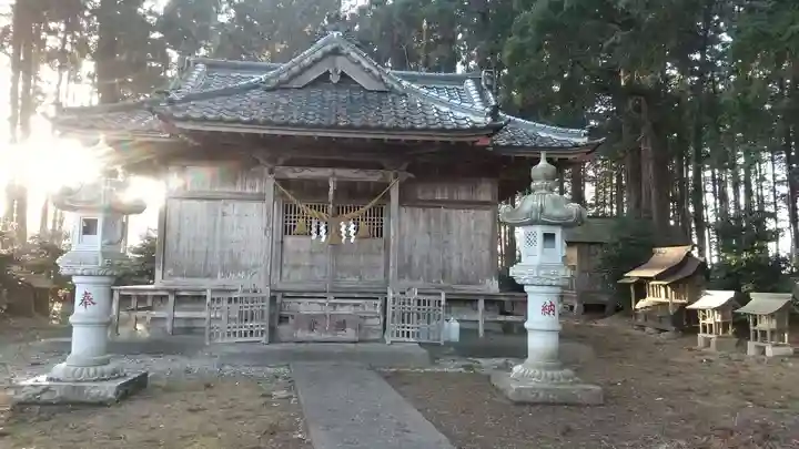 諏訪神社の本殿・本堂