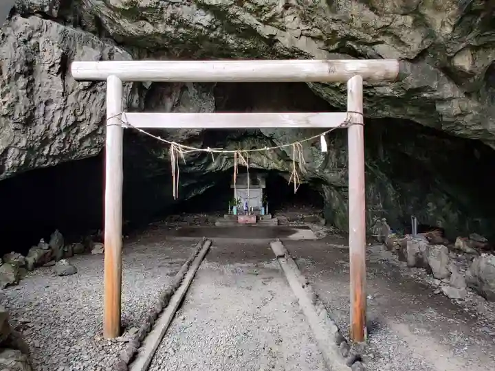 御厨人窟・神明窟(高知県)