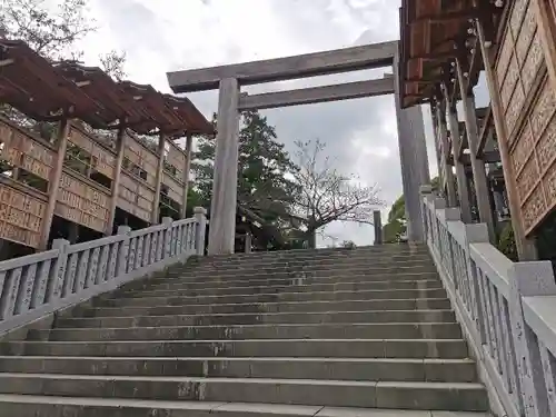 伊勢山皇大神宮の鳥居