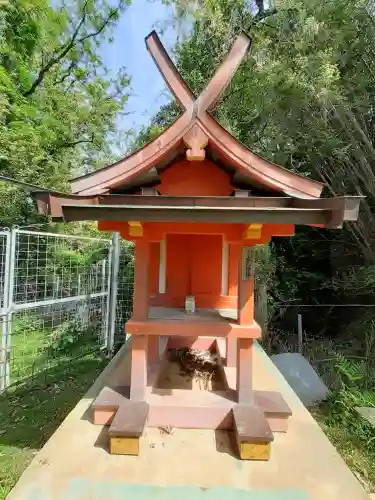 赤乳神社（春日大社境外末社）の{uncategorized: "未分類", other: "その他", undefined: "問題あり", building: "その他建物", grave: "お墓", sacred_gate: "鳥居", guardian: "狛犬", statue: "像", buddha: "仏像", history: "歴史", nature: "自然", garden: "庭園", animal: "動物", pagoda: "塔", temizu: "手水舎", mountain_gate: "山門・神門", sanctuary: "本殿・本堂", subordinate: "末社・摂社", art: "芸術", scenery: "景色", jizo: "地蔵", ema: "絵馬", goshuin: "御朱印", omikuji: "おみくじ", items: "授与品その他", amulet: "お守り", goshuincho: "御朱印帳", eats: "食事", festival: "お祭り", votive_dance: "神楽", shichigosan: "七五三参", wedding: "結婚式", experience: "体験その他", initially: "初詣", around: "周辺", anti_infection: "感染症対策"}