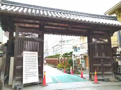 茨木神社の山門