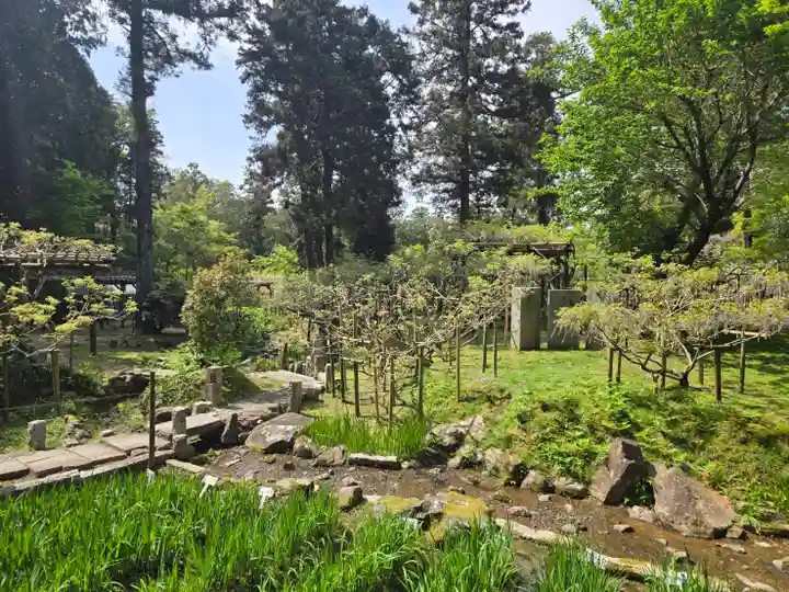 歌泉堂(春日大社神苑萬葉植物園内鎮座)(奈良県)