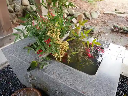 高司神社〜むすびの神の鎮まる社〜の手水