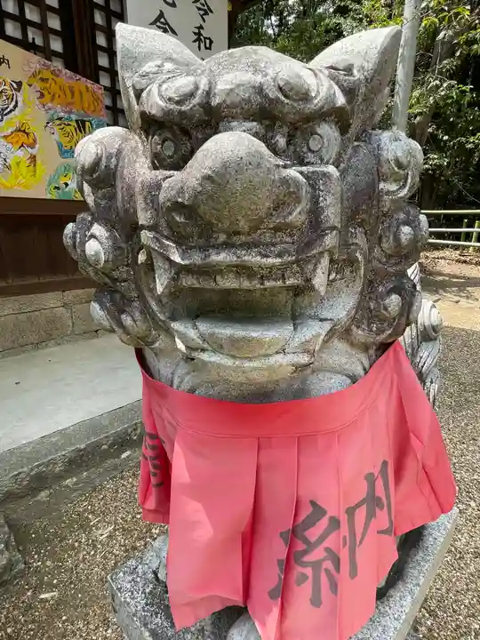 春日神社(茄子作)の狛犬