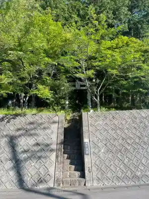 龍爪神社の{uncategorized: "未分類", other: "その他", undefined: "問題あり", building: "その他建物", grave: "お墓", sacred_gate: "鳥居", guardian: "狛犬", statue: "像", buddha: "仏像", history: "歴史", nature: "自然", garden: "庭園", animal: "動物", pagoda: "塔", temizu: "手水舎", mountain_gate: "山門・神門", sanctuary: "本殿・本堂", subordinate: "末社・摂社", art: "芸術", scenery: "景色", jizo: "地蔵", ema: "絵馬", goshuin: "御朱印", omikuji: "おみくじ", items: "授与品その他", amulet: "お守り", goshuincho: "御朱印帳", eats: "食事", festival: "お祭り", votive_dance: "神楽", shichigosan: "七五三参", wedding: "結婚式", experience: "体験その他", initially: "初詣", around: "周辺", anti_infection: "感染症対策"}