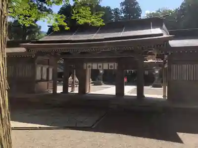 白山比咩神社の山門・神門