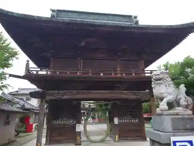 穴切大神社の山門・神門