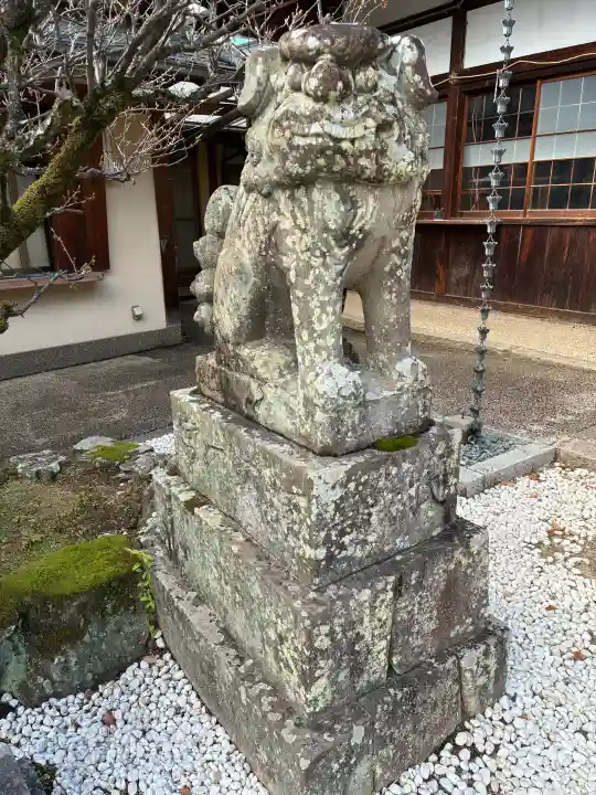 片埜神社の{uncategorized: "未分類", other: "その他", undefined: "問題あり", building: "その他建物", grave: "お墓", sacred_gate: "鳥居", guardian: "狛犬", statue: "像", buddha: "仏像", history: "歴史", nature: "自然", garden: "庭園", animal: "動物", pagoda: "塔", temizu: "手水舎", mountain_gate: "山門・神門", sanctuary: "本殿・本堂", subordinate: "末社・摂社", art: "芸術", scenery: "景色", jizo: "地蔵", ema: "絵馬", goshuin: "御朱印", omikuji: "おみくじ", items: "授与品その他", amulet: "お守り", goshuincho: "御朱印帳", eats: "食事", festival: "お祭り", votive_dance: "神楽", shichigosan: "七五三参", wedding: "結婚式", experience: "体験その他", initially: "初詣", around: "周辺", anti_infection: "感染症対策"}