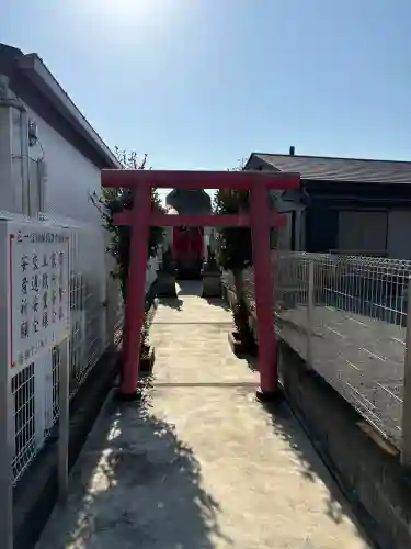 相模稲荷大明神の{uncategorized: "未分類", other: "その他", undefined: "問題あり", building: "その他建物", grave: "お墓", sacred_gate: "鳥居", guardian: "狛犬", statue: "像", buddha: "仏像", history: "歴史", nature: "自然", garden: "庭園", animal: "動物", pagoda: "塔", temizu: "手水舎", mountain_gate: "山門・神門", sanctuary: "本殿・本堂", subordinate: "末社・摂社", art: "芸術", scenery: "景色", jizo: "地蔵", ema: "絵馬", goshuin: "御朱印", omikuji: "おみくじ", items: "授与品その他", amulet: "お守り", goshuincho: "御朱印帳", eats: "食事", festival: "お祭り", votive_dance: "神楽", shichigosan: "七五三参", wedding: "結婚式", experience: "体験その他", initially: "初詣", around: "周辺", anti_infection: "感染症対策"}