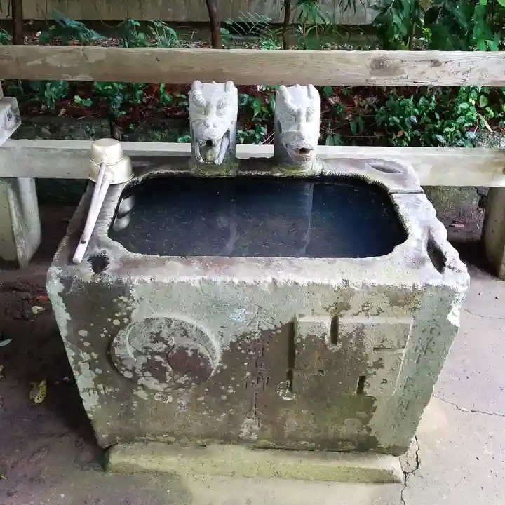 素鵞熊野神社の手水舎