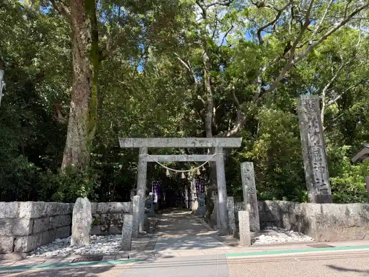 花窟神社の{uncategorized: "未分類", other: "その他", undefined: "問題あり", building: "その他建物", grave: "お墓", sacred_gate: "鳥居", guardian: "狛犬", statue: "像", buddha: "仏像", history: "歴史", nature: "自然", garden: "庭園", animal: "動物", pagoda: "塔", temizu: "手水舎", mountain_gate: "山門・神門", sanctuary: "本殿・本堂", subordinate: "末社・摂社", art: "芸術", scenery: "景色", jizo: "地蔵", ema: "絵馬", goshuin: "御朱印", omikuji: "おみくじ", items: "授与品その他", amulet: "お守り", goshuincho: "御朱印帳", eats: "食事", festival: "お祭り", votive_dance: "神楽", shichigosan: "七五三参", wedding: "結婚式", experience: "体験その他", initially: "初詣", around: "周辺", anti_infection: "感染症対策"}