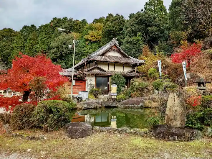 曽野稲荷神社の庭園
