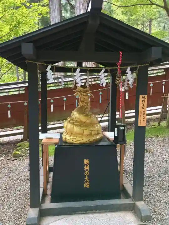 日光二荒山神社の{uncategorized: "未分類", other: "その他", undefined: "問題あり", building: "その他建物", grave: "お墓", sacred_gate: "鳥居", guardian: "狛犬", statue: "像", buddha: "仏像", history: "歴史", nature: "自然", garden: "庭園", animal: "動物", pagoda: "塔", temizu: "手水舎", mountain_gate: "山門・神門", sanctuary: "本殿・本堂", subordinate: "末社・摂社", art: "芸術", scenery: "景色", jizo: "地蔵", ema: "絵馬", goshuin: "御朱印", omikuji: "おみくじ", items: "授与品その他", amulet: "お守り", goshuincho: "御朱印帳", eats: "食事", festival: "お祭り", votive_dance: "神楽", shichigosan: "七五三参", wedding: "結婚式", experience: "体験その他", initially: "初詣", around: "周辺", anti_infection: "感染症対策"}